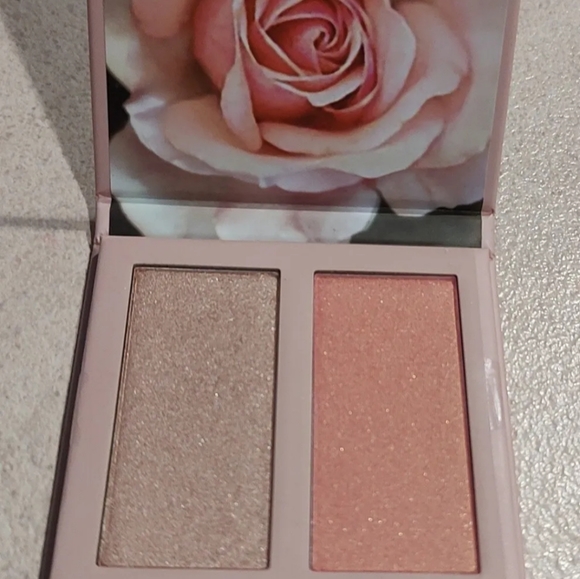 Blushed in LoveBlush+Highlighter palette magnetic closurefactory sealed2 - Picture 4 of 6